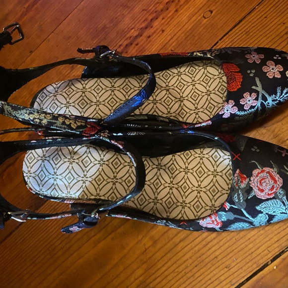 SOLD Floral brocade/tapestry block heel double ankle strappy shoes 7.5 - Picture 4 of 8